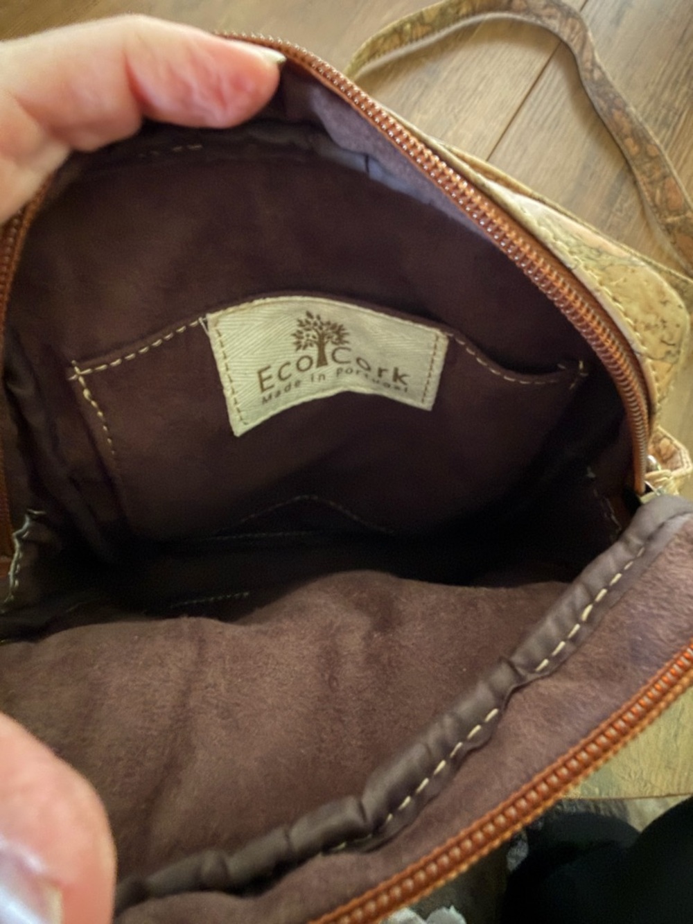 Women’s Eco Cork Crossbody Bag - Picture 5 of 5